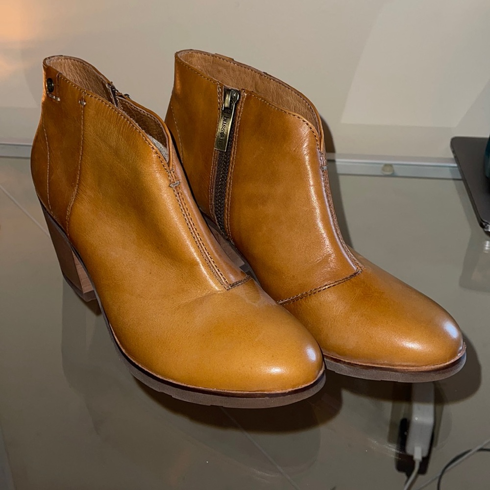 Tan Bussola booties